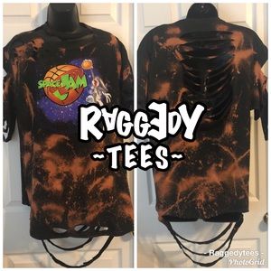 Distressed T-shirt’s